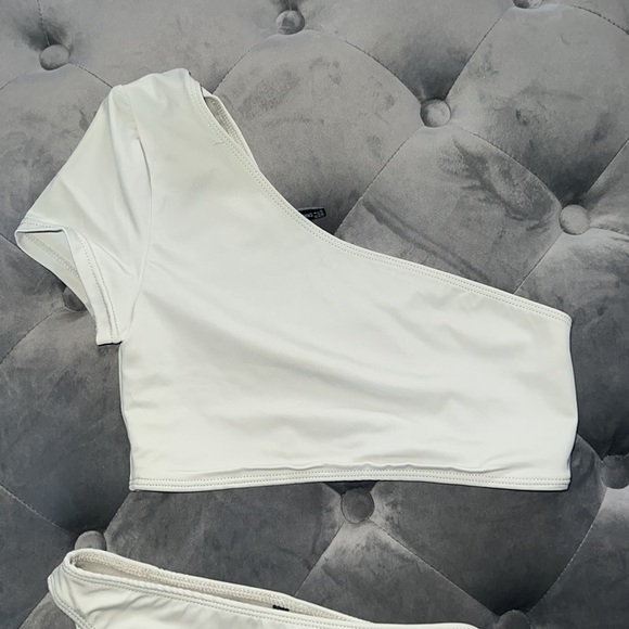 Sage green bikini - Picture 4 of 4